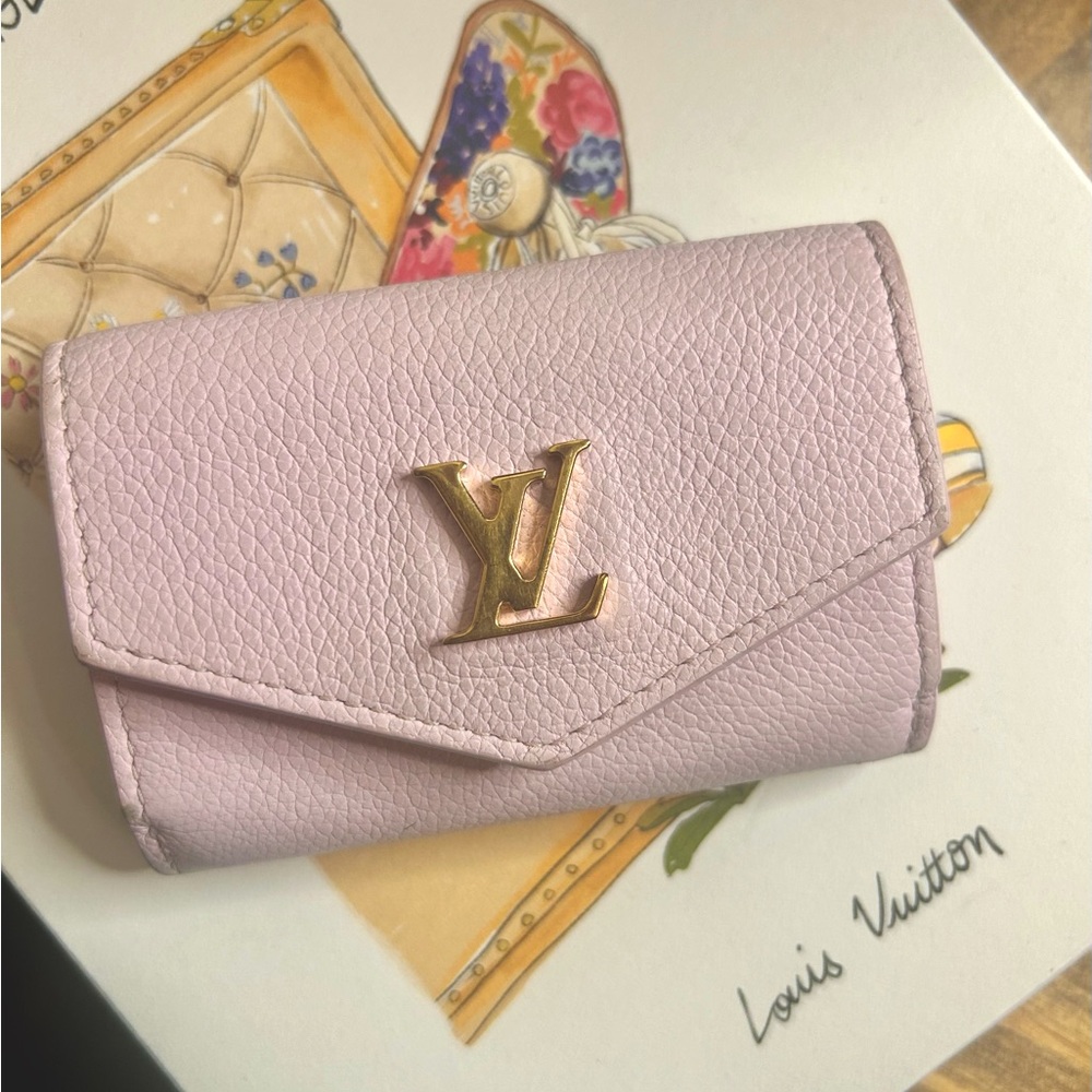 Louis Vuitton Lockmini (minature) Wallet in Greige💞